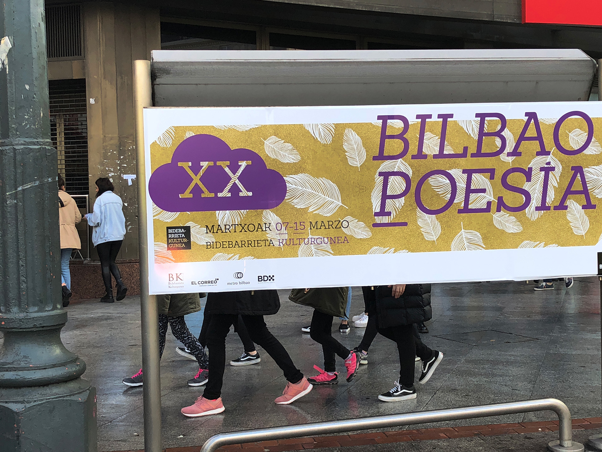 Bilbao poesía Cartel Publicidad calle Bilbao
